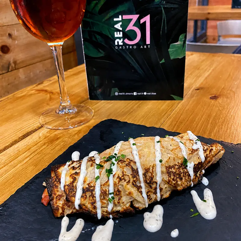 Creps rellenos de espinacas en Real 31 Almería